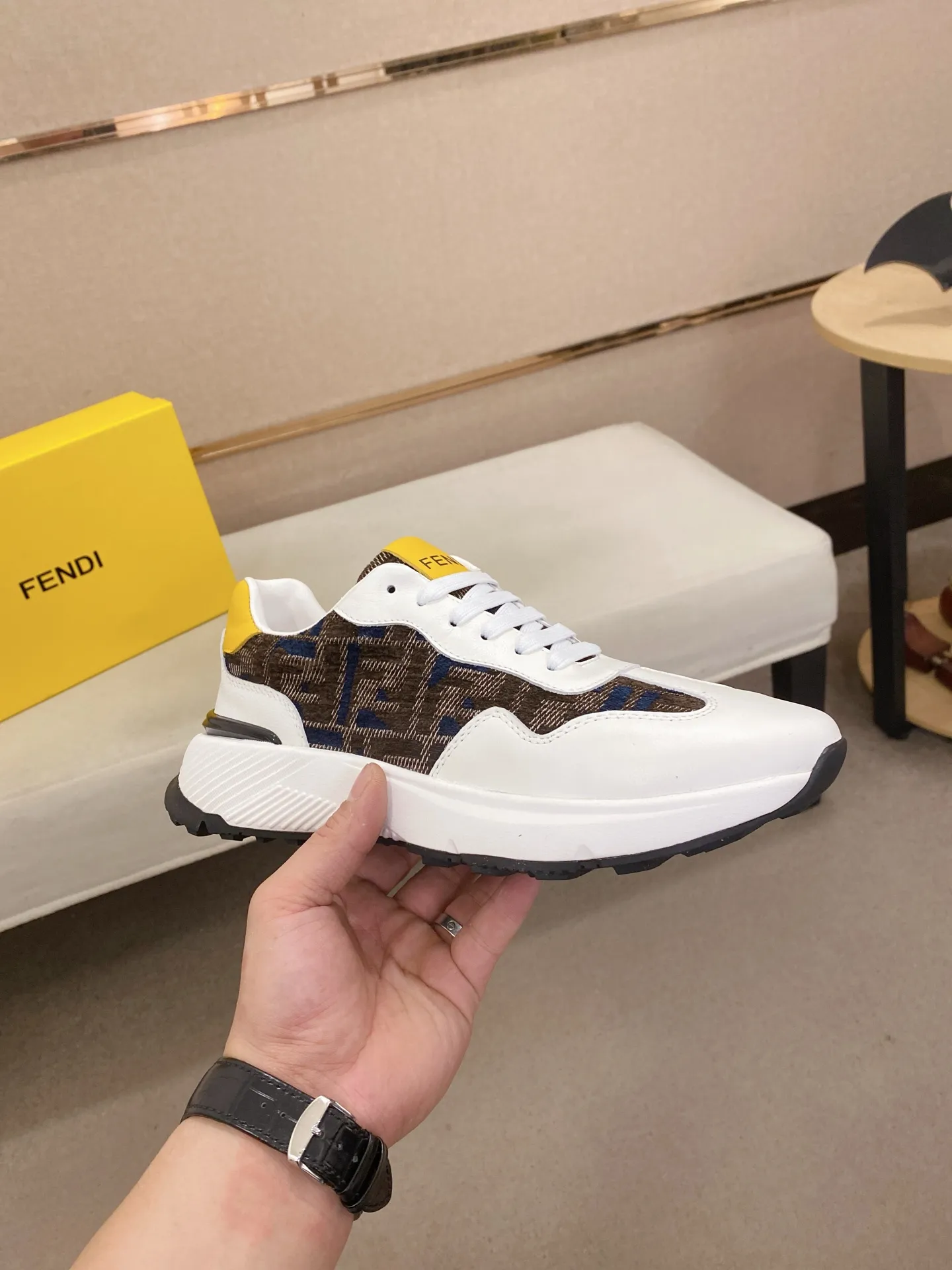 Men's shoes 💰 462💰 (fendi) New style 👊🏻 upper 🇮🇹 imported cowhide fabric 🇩🇪 lining imported sheepskin lining. The original outsole is molded to highlight the identity of every man, and the upper foot is elegant and stable🚶🏻🚶🏻The high-end custom counters reproduce the original version📯No matter the wind or rain, the shoe last remains unchanged and can withstand the verification of time🔍️,🔵 Size: 38-44